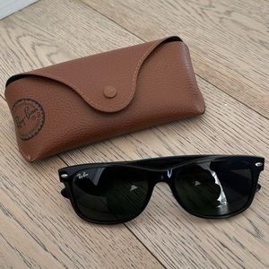 Ray-Ban New Wayfarer Classic Sunglasses (M)